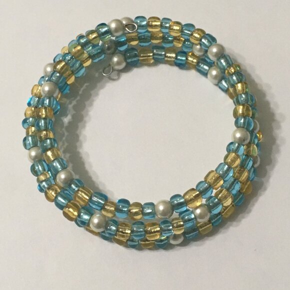 Triple loop Glass bead Bracelet - Picture 2 of 2